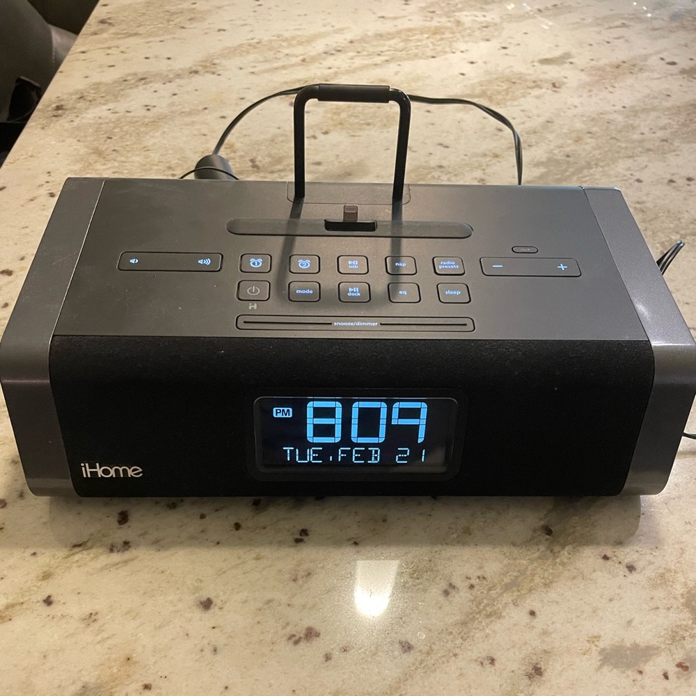 iHome in Brand New Condition. iPhone 6 thru iPhone 13